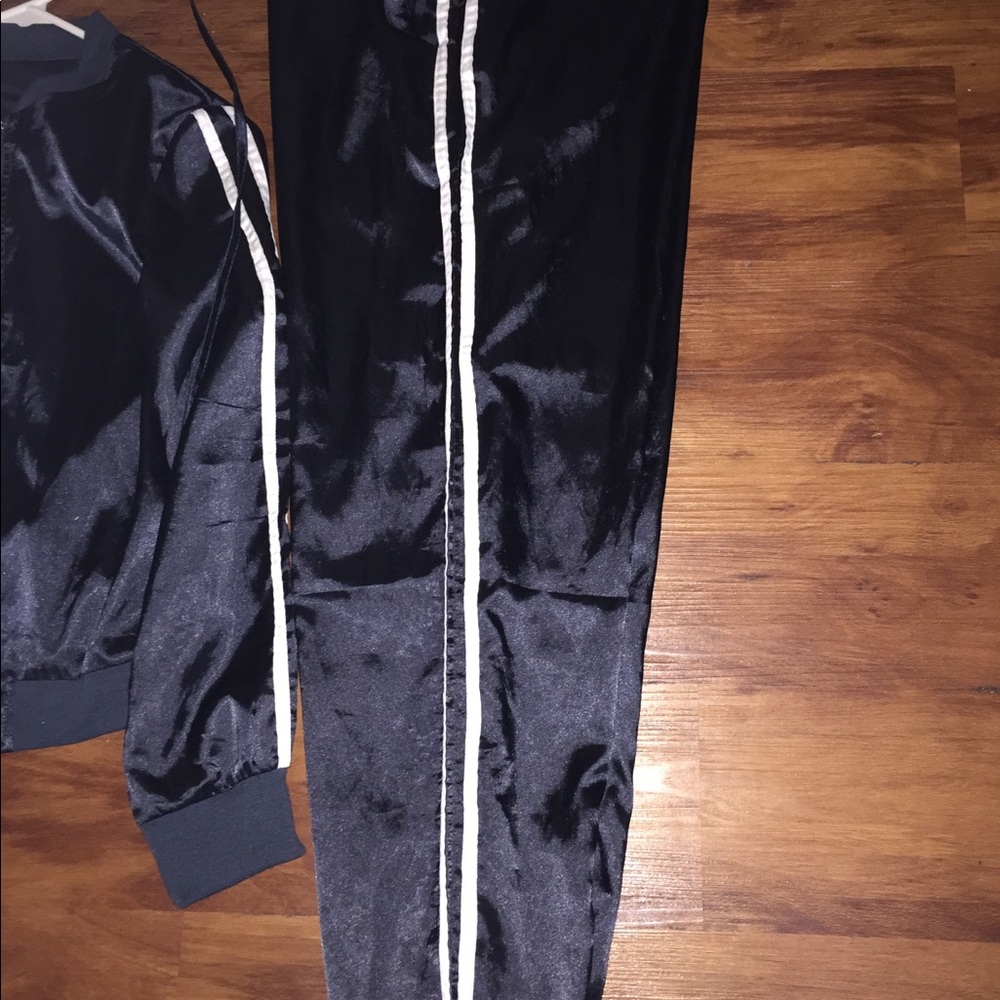 Jogging suit - Picture 3 of 5